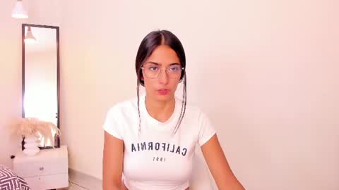 Khloe online show from June 13, 1:41 pm