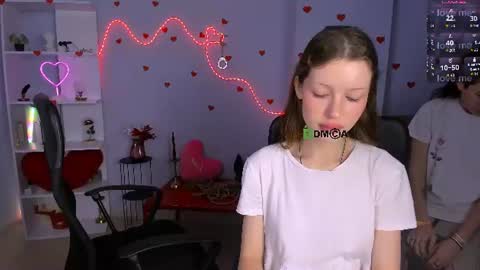 khloebeauty online show from June 15, 5:51 am