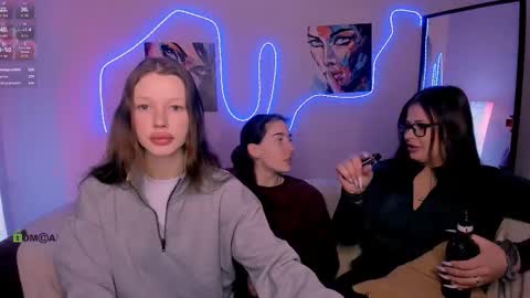 khloebeauty online show from February 3, 8:23 pm