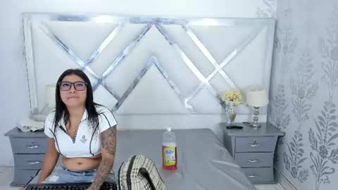 Khloe online show from July 28, 11:17 am