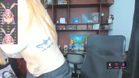 Snapshot of kiara_and_evelyn chatting on September 27, 8:49 pm Evelyn online show from September 27, 8:49 pm