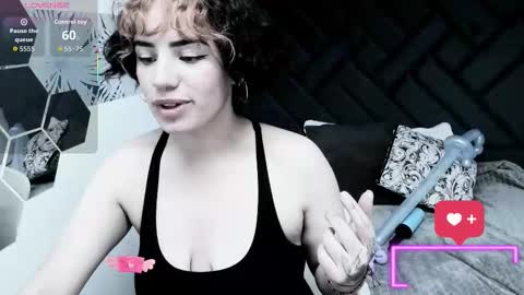 KIARA FOX online show from December 17, 9:30 pm