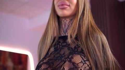 Snapshot of kiara_moreno chatting on October 2, 9:58 am kiara_moreno online show from October 2, 9:58 am