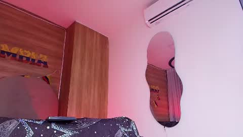 kiaralopez_ online show from July 12, 7:53 am