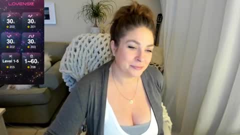 Snapshot of kierareines chatting on February 14, 4:15 am Kiera Reines online show from February 14, 4:15 am