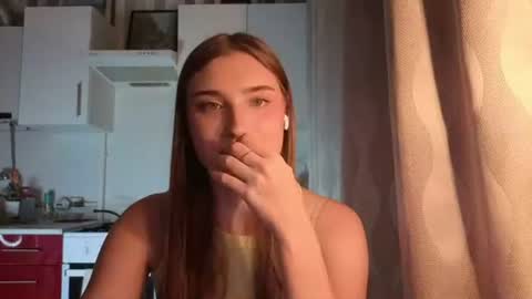 Ola my name is Lissa  Lets hit 10 Thumbs Up together   online show from July 1, 6:29 pm