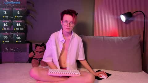 Snapshot of kiki_blue_eyes chatting on January 19, 4:22 am kiki_blue_eyes online show from January 19, 4:22 am