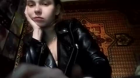 kikibang_ online show from November 18, 8:15 am