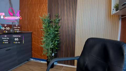 Snapshot of kim_brown_ chatting on March 5, 12:22 pm Kim online show from March 5, 12:22 pm