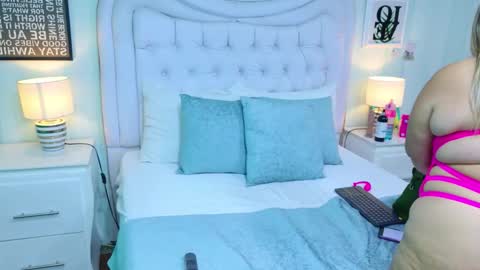 KimBrooks online show from October 6, 11:05 am