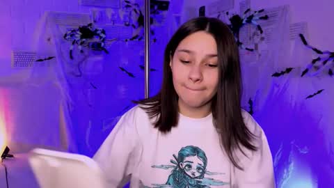 Snapshot of kimclarks chatting on October 17, 8:39 am Kim online show from October 17, 8:39 am