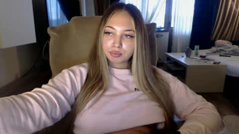 Kim Lee  online show from November 20, 1:23 pm