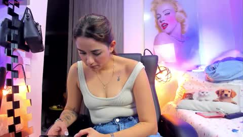 kimmberly_saenz_ online show from January 11, 11:32 pm