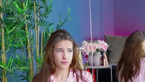 kimmdaviss online show from December 5, 7:08 am