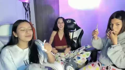 kimmi online show from December 5, 12:10 am