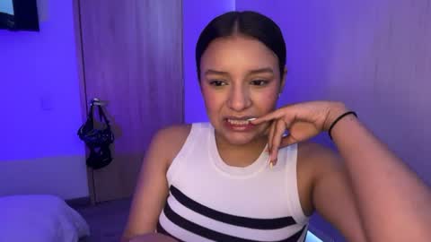 kimmi online show from June 22, 3:53 pm