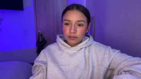 kimmi online show from July 7, 3:26 pm