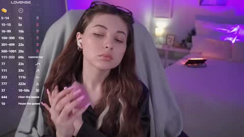  Your Kimmie  follow me  online show from March 6, 8:31 am