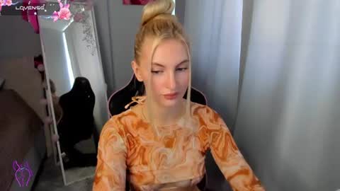 kimmy1_powell online show from July 1, 4:23 am