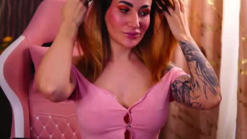 KimSkye online show from March 4, 2:42 pm