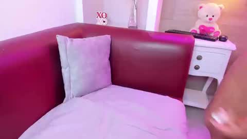 Thifanny  online show from March 18, 4:45 pm