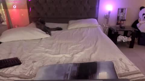 Jenny online show from February 3, 6:22 am