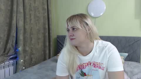 Kira online show from November 17, 2:40 pm