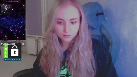 Snapshot of kira_love_sleep chatting on October 22, 4:34 pm you know thumb up me please its important online show from October 22, 4:34 pm