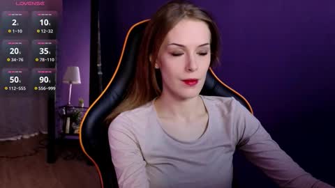 kira_noir_ online show from March 17, 3:38 pm