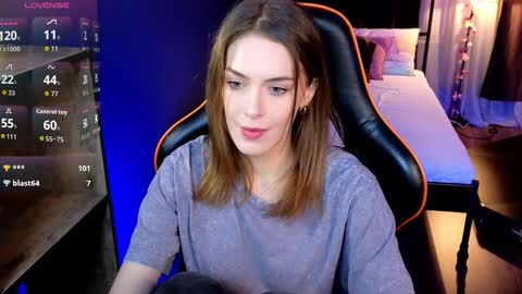 kira_noir_ online show from March 4, 4:02 pm