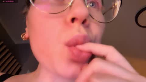 Kira online show from March 13, 9:05 pm