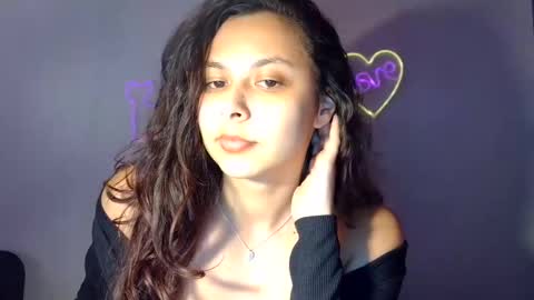 Snapshot of kiss_ameliaa chatting on February 28, 6:52 pm kiss_ameliaa online show from February 28, 6:52 pm
