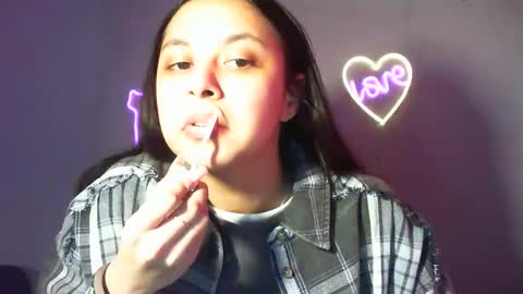 Snapshot of kiss_ameliaa chatting on February 22, 2:16 pm kiss_ameliaa online show from February 22, 2:16 pm