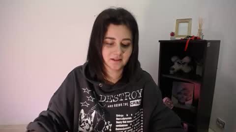 kissleoxx online show from December 14, 2:45 pm