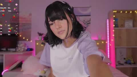 Snapshot of kittenmoon_ chatting on December 6, 11:54 am      online show from December 6, 11:54 am