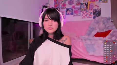 Snapshot of kittenmoon_ chatting on February 18, 2:59 am      online show from February 18, 2:59 am