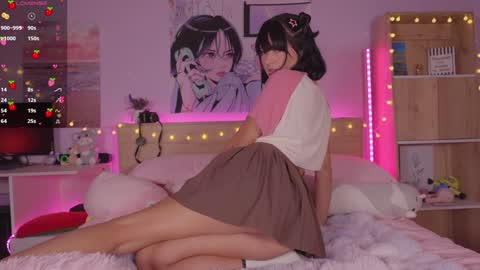 Snapshot of kittenmoon_ chatting on December 12, 2:15 am      online show from December 12, 2:15 am