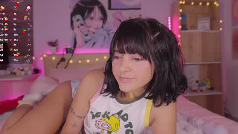 Snapshot of kittenmoon_ chatting on December 14, 2:44 am      online show from December 14, 2:44 am