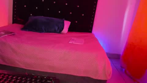 kitty__chs online show from December 18, 1:49 pm