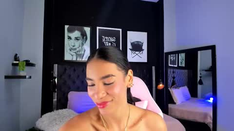 Snapshot of kitty_collins_ chatting on September 14, 10:35 am Kitty online show from September 14, 10:35 am