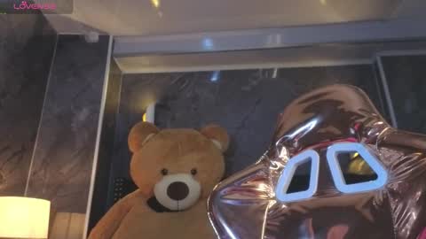 kitty_fox_b online show from October 8, 1:04 pm