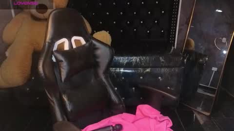 kitty_fox_b online show from January 14, 1:16 pm