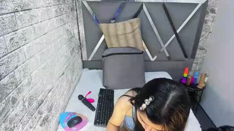 kitty_small69 online show from May 4, 1:48 pm