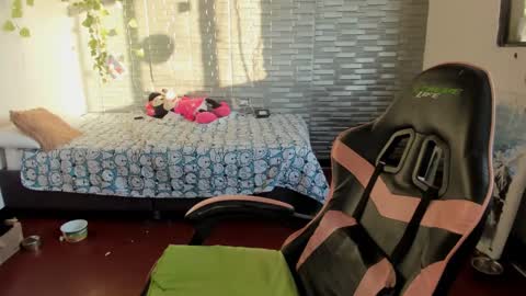 violet online show from October 4, 10:14 pm