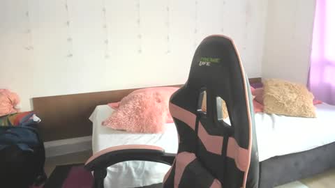 violet online show from February 4, 10:45 pm