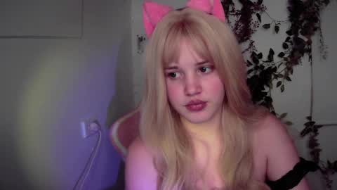 KItty Souffle online show from December 17, 8:45 am