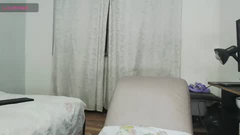 kittywhiteass online show from June 18, 2:57 am