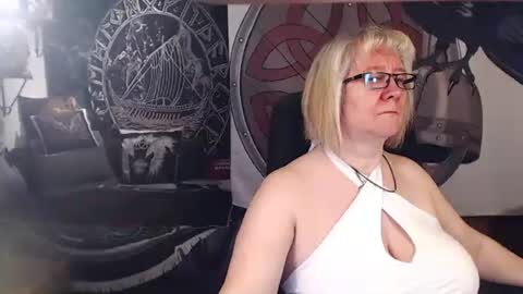 Snapshot of kleiner_teufel chatting on February 19, 6:43 pm Michelle online show from February 19, 6:43 pm
