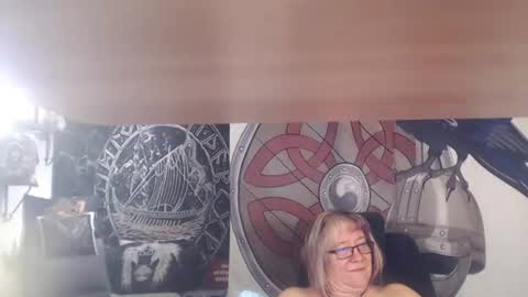 Snapshot of kleiner_teufel chatting on October 4, 3:49 pm Michelle online show from October 4, 3:49 pm
