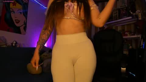 kloelamaravilla18 online show from May 22, 1:03 am